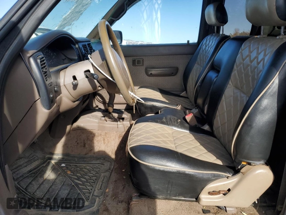 1996 Toyota Tacoma z VIN 4TAWM72N8TZ183580, wystawiony jako Copart lot #42058255 z przebiegiem 271 645 mil mil oraz Szkoda całkowita • Salvage title. Historia ofert i sprzedaży dostępna na DreamBid. Obrazek 7.