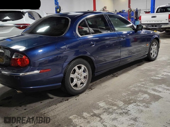 2000 Jaguar S-Type V8 z VIN SAJDA01D3YGL47987, wystawiony jako Copart lot #60103145 z przebiegiem 110 742 mil mil oraz Czysty tytuł • Clean title. Historia ofert i sprzedaży dostępna na DreamBid. Obrazek 4.