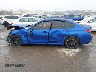 2022 BMW 3 Series 330i z VIN 3MW5R1J06N8C49056, wystawiony jako IAAI lot #41496252 z przebiegiem Nie podano mil oraz . Historia ofert i sprzedaży dostępna na DreamBid. Obrazek 13.