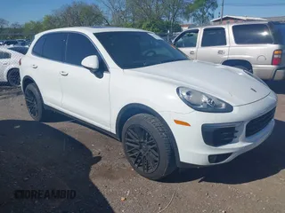 2016 Porsche Cayenne z VIN WP1AA2A20GKA09257, wystawiony jako IAAI lot #42039104 z przebiegiem 73 321 mil mil oraz . Historia ofert i sprzedaży dostępna na DreamBid. Obrazek 1.