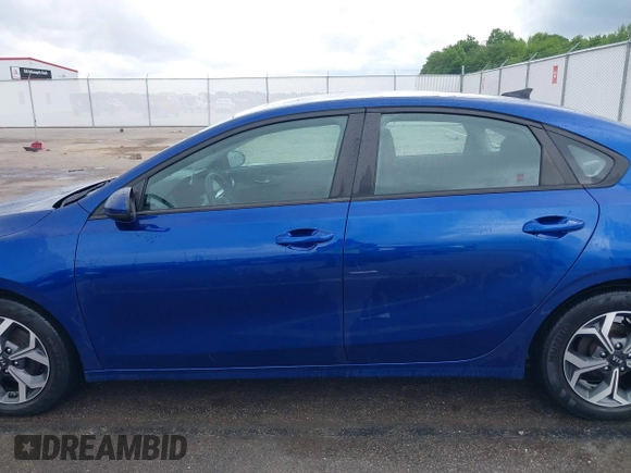 2020 Kia Forte LXS z VIN 3KPF24AD8LE222536, wystawiony jako IAAI lot #42259218 z przebiegiem 50 356 mil mil oraz . Historia ofert i sprzedaży dostępna na DreamBid. Obrazek 14.