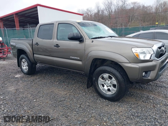 2015 Toyota Tacoma with VIN 3TMLU4EN1FM201554, listed as a IAAI auction lot 42008012 with 118,313 mi miles and . Bid and sale history available at DreamBid. Image 1.