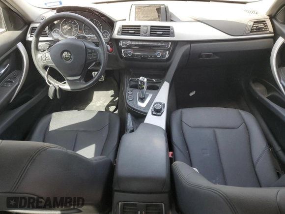 2017 BMW 3 Series 320i z VIN WBA8E1G34HNU17028, wystawiony jako Copart lot #48435285 z przebiegiem 87 677 mil mil oraz Czysty tytuł • Clean title. Historia ofert i sprzedaży dostępna na DreamBid. Obrazek 8.