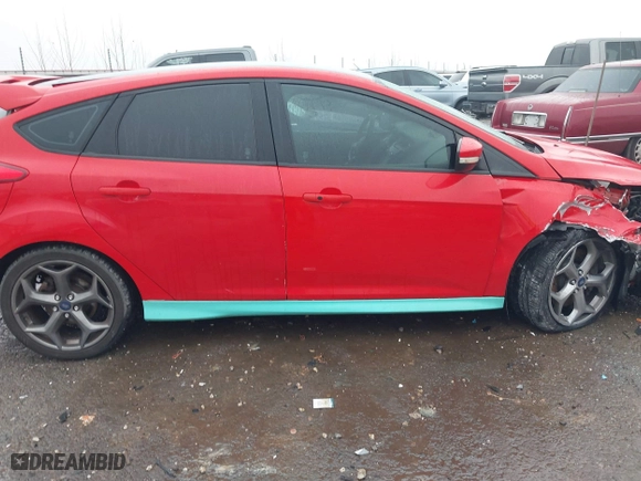 2015 Ford Focus ST with VIN 1FADP3L93FL224661, listed as a IAAI auction lot 41169980 with 113,283 mi miles. Bid and sale history available at carsss.com. Image 13.