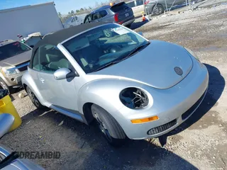 2006 Volkswagen Beetle z VIN 3VWRF31Y86M306300, wystawiony jako IAAI lot #41298150 z przebiegiem Nie podano mil oraz . Historia ofert i sprzedaży dostępna na DreamBid. Obrazek 1.