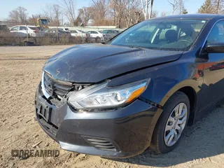 2017 Nissan Altima SV with VIN 1N4AL3AP2HC266922, listed as a IAAI auction lot 41876597 with 60,837 mi miles and . Bid and sale history available at carsss.com. Image 6.