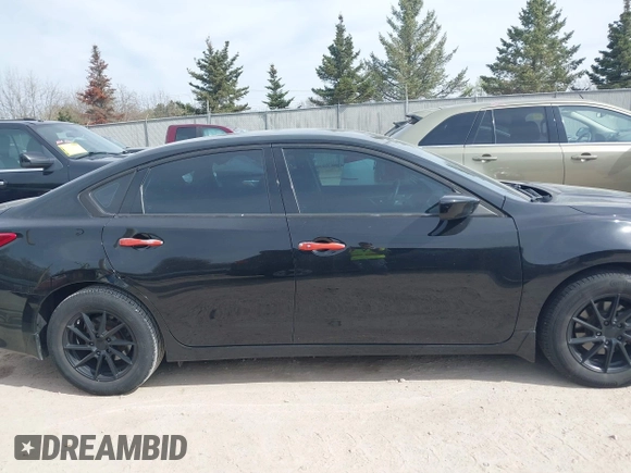 2018 Nissan Altima 2.5 S with VIN 1N4AL3AP3JC270628, listed as a IAAI auction lot 42148978 with 62,561 mi miles. Bid and sale history available at carsss.com. Image 13.
