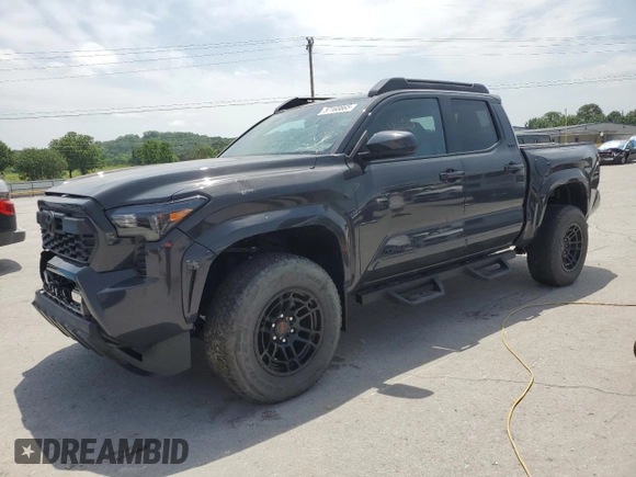 2024 Toyota Tacoma SR5 z VIN 3TMLB5JN6RM058039, wystawiony jako Copart lot #57168865 z przebiegiem 1 859 mil mil oraz Czysty tytuł • Clean title. Historia ofert i sprzedaży dostępna na DreamBid. Obrazek 1.