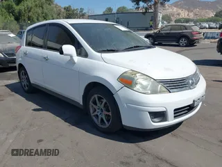 2009 Nissan Versa S с VIN 3N1BC13E39L390477, выставлен на аукционе IAAI как лот 42663490 с пробегом 150 509 миль миль и . История ставок и продаж доступна на DreamBid. Изображение 1.