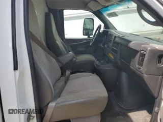 2012 Chevrolet Express Commercial Work Van z VIN 1GB0G2CA0C1166551, wystawiony jako Copart lot #52700645 z przebiegiem Nie podano mil oraz Szkoda całkowita • Salvage title. Historia ofert i sprzedaży dostępna na DreamBid. Obrazek 10.