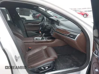 2018 BMW 7 Series 740i xDrive with VIN WBA7E4C59JGV23876, listed as a IAAI auction lot 41381398 with 106,675 mi miles. Bid and sale history available at carsss.com. Image 5.