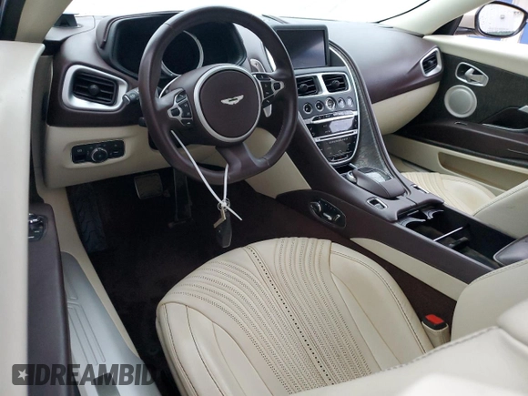 2020 Aston Martin DB11 z VIN SCFRMFCW5LGM08456, wystawiony jako Copart lot #78863454 z przebiegiem Nie podano mil oraz Szkoda całkowita • Salvage title. Historia ofert i sprzedaży dostępna na DreamBid. Obrazek 8.