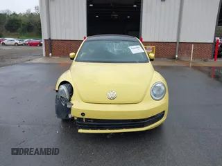 2012 Volkswagen Beetle 2.5L w/Sound/Nav PZEV with VIN 3VWJP7AT4CM613867, listed as a IAAI auction lot 41602806 with 167,004 mi miles. Bid and sale history available at carsss.com. Image 12.