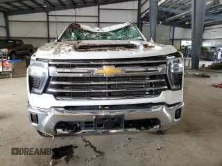 2024 Chevrolet Silverado 3500HD LTZ with VIN 2GC4YUEY9R1207326, listed as a Copart auction lot 76326084 with 5,200 mi miles and Salvage Title. Bid and sale history available at carsss.com. Image 5.