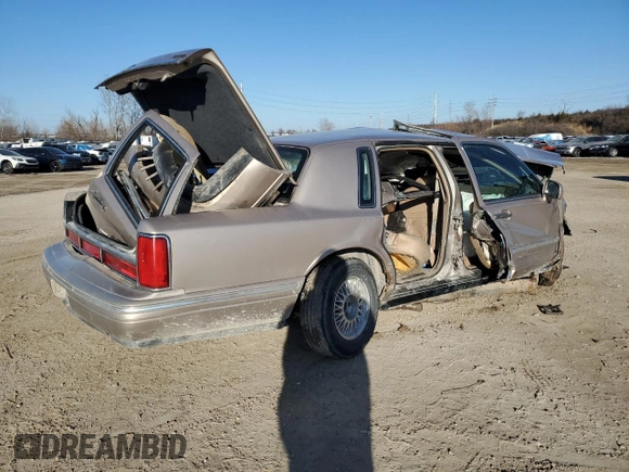 1997 Lincoln Town Car Signature z VIN 1LNLM82W5VY758132, wystawiony jako Copart lot #42643405 z przebiegiem Nie podano mil oraz Szkoda całkowita • Salvage title. Historia ofert i sprzedaży dostępna na DreamBid. Obrazek 3.