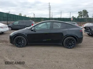 2024 Tesla Model Y с VIN 7SAYGDED5RF093696, выставлен на аукционе IAAI как лот 42061020 с пробегом 21 220 миль миль и . История ставок и продаж доступна на DreamBid. Изображение 15.