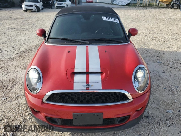 2013 MINI Roadster S z VIN WMWSY3C56DT593875, wystawiony jako Copart lot #74982124 z przebiegiem 64 622 mil mil oraz Szkody całkowita. Historia ofert i sprzedaży dostępna na DreamBid. Obrazek 5.