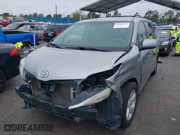 2011 Toyota Sienna LE AAS with VIN 5TDKK3DC0BS119675, listed as a IAAI auction lot 41809573 with 289,496 mi miles. Bid and sale history available at carsss.com. Image 18.