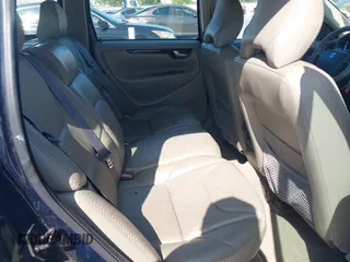 2003 Volvo V70 XC70 с VIN YV1SZ59H231101084, выставлен на аукционе IAAI как лот 42228479 с пробегом 136 188 миль миль и . История ставок и продаж доступна на DreamBid. Изображение 8.
