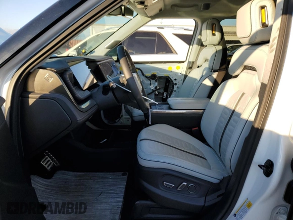 2023 Rivian R1S Launch Edition z VIN 7PDSGABL1PN005988, wystawiony jako Copart lot #42556295 z przebiegiem 19 894 mil mil oraz Szkoda całkowita • Salvage title. Historia ofert i sprzedaży dostępna na DreamBid. Obrazek 7.