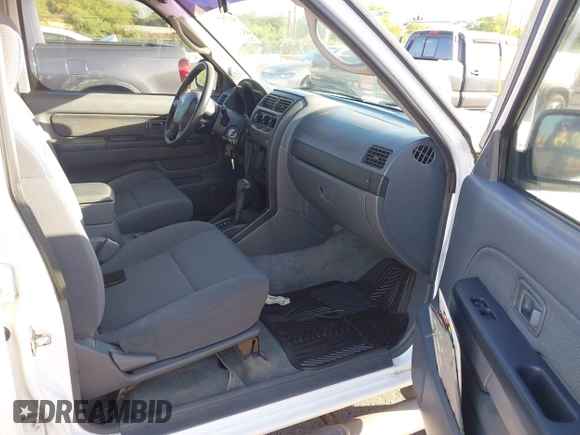 2004 Nissan Frontier XE z VIN 1N6ED27TX4C422297, wystawiony jako IAAI lot #41702614 z przebiegiem 183 558 mil mil oraz . Historia ofert i sprzedaży dostępna na DreamBid. Obrazek 5.