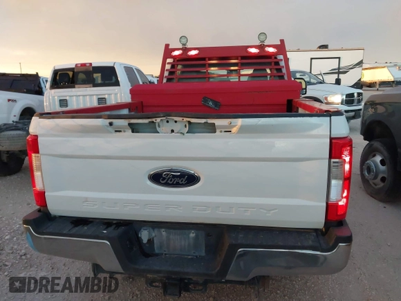 2017 Ford F-350 XL z VIN 1FT7W3AT0HED60746, wystawiony jako IAAI lot #42365684 z przebiegiem 160 642 mil mil oraz . Historia ofert i sprzedaży dostępna na DreamBid. Obrazek 15.