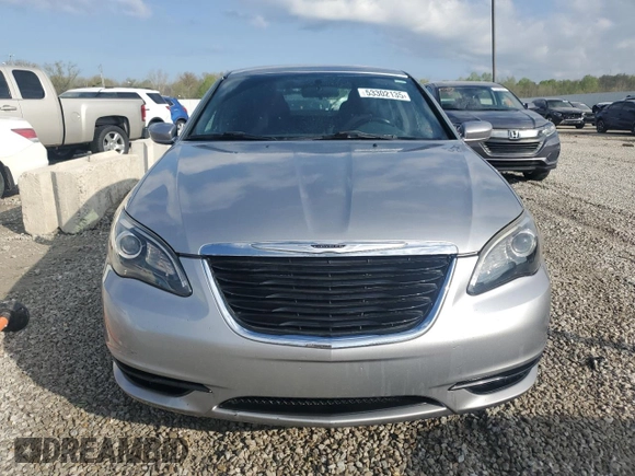 2013 Chrysler 200 Touring z VIN 1C3CCBBG7DN723383, wystawiony jako Copart lot #53302135 z przebiegiem 139 637 mil mil oraz Szkoda całkowita • Salvage title. Historia ofert i sprzedaży dostępna na DreamBid. Obrazek 5.