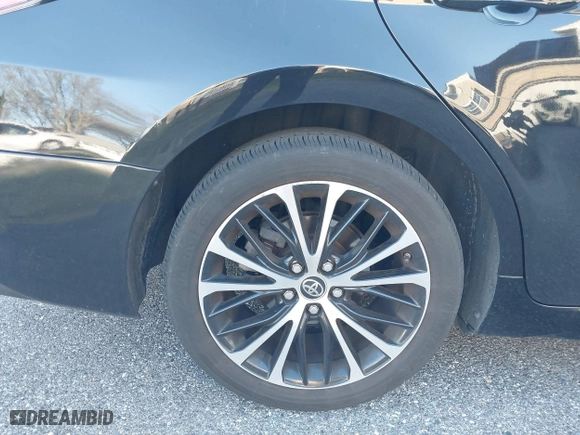 2018 Toyota Camry LE with VIN JTNB11HK9J3015903, listed as a IAAI auction lot 41949640 with 82,161 mi miles. Bid and sale history available at carsss.com. Image 20.