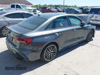 2025 Audi S3 z VIN WAUJ5DGY7SA058173, wystawiony jako IAAI lot #41785232 z przebiegiem 1083 mil mil oraz . Historia ofert i sprzedaży dostępna na DreamBid. Obrazek 4.