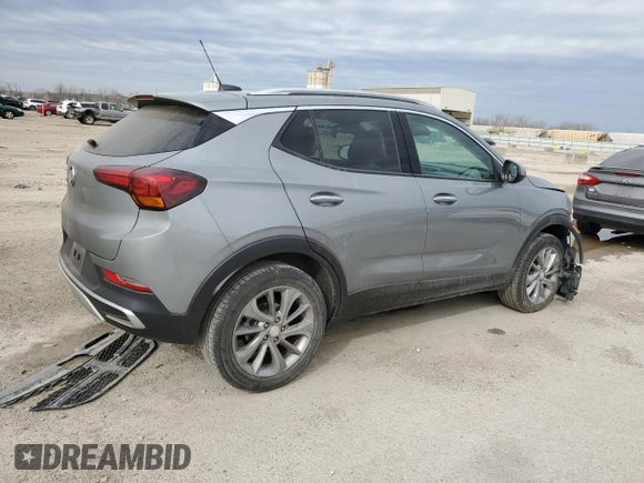 2023 Buick Encore GX Essence z VIN KL4MMGSLXPB132911, wystawiony jako Copart lot #49880115 z przebiegiem 50 287 mil mil oraz Szkoda całkowita • Salvage title. Historia ofert i sprzedaży dostępna na DreamBid. Obrazek 3.