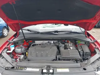 2022 Volkswagen Tiguan SE z VIN 3VV2B7AX0NM020942, wystawiony jako IAAI lot #42475302 z przebiegiem 26 353 mil mil oraz . Historia ofert i sprzedaży dostępna na DreamBid. Obrazek 10.