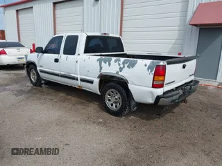 2001 Chevrolet Silverado 1500 LS with VIN 2GCEC19T911351401, listed as a IAAI auction lot 41991090 with 182,435 mi miles. Bid and sale history available at carsss.com. Image 3.