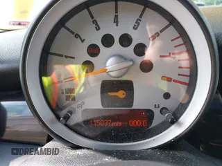 2009 MINI Hardtop S z VIN WMWMF73579TT97876, wystawiony jako IAAI lot #42500156 z przebiegiem 115 037 mil mil oraz . Historia ofert i sprzedaży dostępna na DreamBid. Obrazek 7.