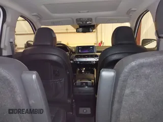 2022 Kia Telluride EX z VIN 5XYP3DHC2NG201167, wystawiony jako IAAI lot #42572806 z przebiegiem 67 409 mil mil oraz . Historia ofert i sprzedaży dostępna na DreamBid. Obrazek 21.
