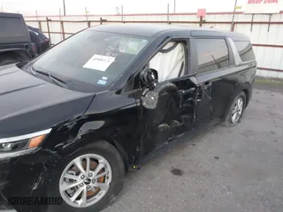 2022 Kia Carnival LXS with VIN KNDNB4H33N6180553, listed as a IAAI auction lot 40900225 with 1 mi miles. Bid and sale history available at carsss.com. Image 16.