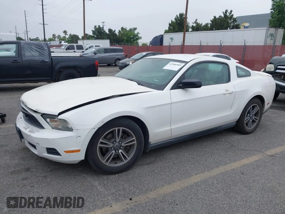 2011 Ford Mustang V6 z VIN 1ZVBP8AM6B5123048, wystawiony jako IAAI lot #42580989 z przebiegiem 192 185 mil mil oraz . Historia ofert i sprzedaży dostępna na DreamBid. Obrazek 2.