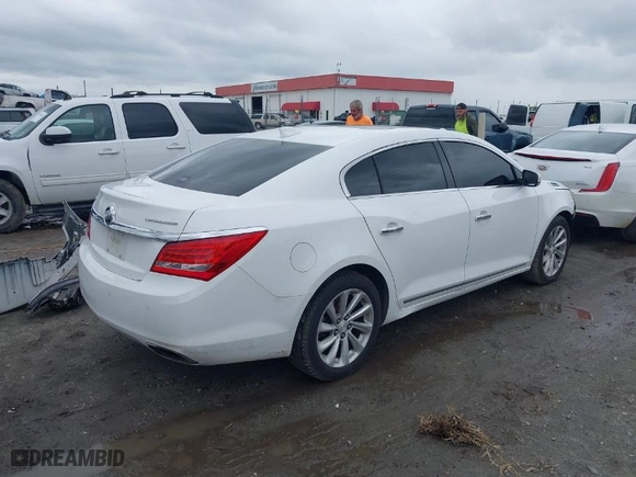 2016 Buick LaCrosse Leather with VIN 1G4GB5G31GF138865, listed as a IAAI auction lot 40330582 with 138,382 mi miles. Bid and sale history available at carsss.com. Image 4.