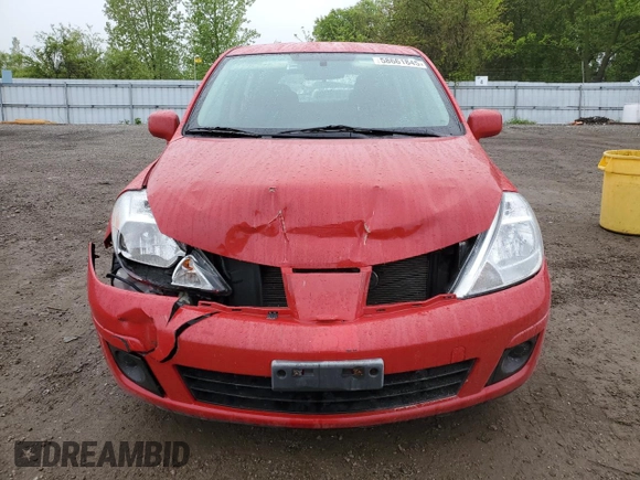 2009 Nissan Versa S z VIN 3N1BC13E99L468566, wystawiony jako Copart lot #58661845 z przebiegiem 141 822 mil mil oraz Czysty tytuł • Clean title. Historia ofert i sprzedaży dostępna na DreamBid. Obrazek 5.