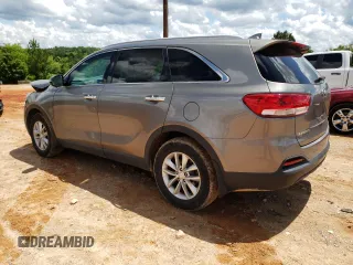 2017 Kia Sorento LX z VIN 5XYPG4A35HG297508, wystawiony jako Copart lot #56898275 z przebiegiem 137 498 mil mil oraz Szkoda całkowita • Salvage title. Historia ofert i sprzedaży dostępna na DreamBid. Obrazek 2.