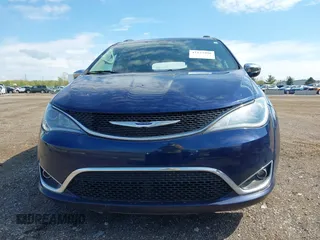 2019 Chrysler Pacifica Limited z VIN 2C4RC1GG2KR655440, wystawiony jako IAAI lot #42173998 z przebiegiem 109 509 mil mil oraz . Historia ofert i sprzedaży dostępna na DreamBid. Obrazek 12.
