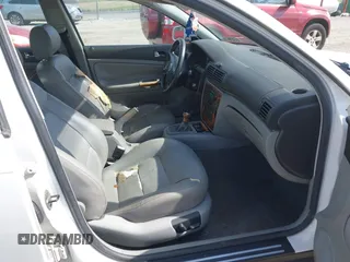 2004 Volkswagen Passat GLX with VIN WVWRH63B64P150935, listed as a IAAI auction lot 42064933 with 174,357 mi miles and . Bid and sale history available at DreamBid. Image 5.
