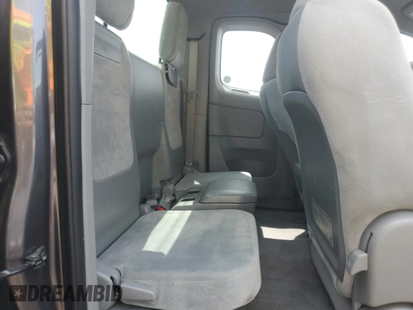 2011 Toyota Tacoma z VIN 5TFTX4GN1BX004490, wystawiony jako Copart lot #59059015 z przebiegiem 171 268 mil mil oraz Szkoda całkowita • Salvage title. Historia ofert i sprzedaży dostępna na DreamBid. Obrazek 10.