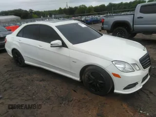 2012 Mercedes-Benz E 350 Luxury z VIN WDDHF8JB6CA573411, wystawiony jako IAAI lot #42365181 z przebiegiem 215 242 mil mil oraz . Historia ofert i sprzedaży dostępna na DreamBid. Obrazek 1.