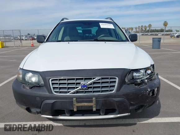 2004 Volvo V70 XC70 with VIN YV1SZ59H541135280, listed as a IAAI auction lot 41689647 with 195,802 mi miles. Bid and sale history available at carsss.com. Image 12.