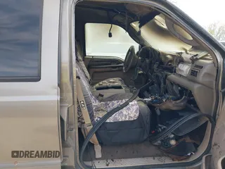 2003 Ford Excursion Limited z VIN 1FMNU43S43ED25493, wystawiony jako IAAI lot #42203333 z przebiegiem Nie podano mil oraz . Historia ofert i sprzedaży dostępna na DreamBid. Obrazek 5.
