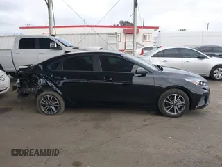 2023 Kia Forte LXS z VIN 3KPF24AD5PE646813, wystawiony jako IAAI lot #41494292 z przebiegiem 29 003 mil mil oraz . Historia ofert i sprzedaży dostępna na DreamBid. Obrazek 13.