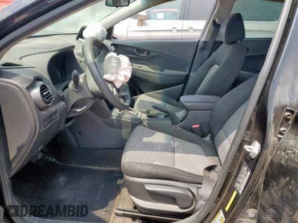 2021 Hyundai Kona SE z VIN KM8K12AA4MU634494, wystawiony jako Copart lot #57092075 z przebiegiem 71 608 mil mil oraz Czysty tytuł • Clean title. Historia ofert i sprzedaży dostępna na DreamBid. Obrazek 7.
