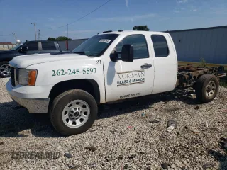 2013 GMC Sierra 3500HD Work Truck z VIN 1GD512C86DZ409861, wystawiony jako Copart lot #66929764 z przebiegiem 218 451 mil mil oraz Nie do naprawy. Historia ofert i sprzedaży dostępna na DreamBid. Obrazek 1.