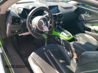2020 Aston Martin Vantage z VIN SCFSMGAWXLGN04772, wystawiony jako Copart lot #66759284 z przebiegiem 17 757 mil mil oraz Szkody całkowita. Historia ofert i sprzedaży dostępna na DreamBid. Obrazek 8.