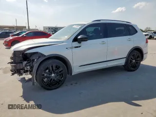 2022 Volkswagen Tiguan SE R-Line Black z VIN 3VVCB7AX0NM161028, wystawiony jako Copart lot #52976305 z przebiegiem 21 938 mil mil oraz Szkoda całkowita • Salvage title. Historia ofert i sprzedaży dostępna na DreamBid. Obrazek 1.